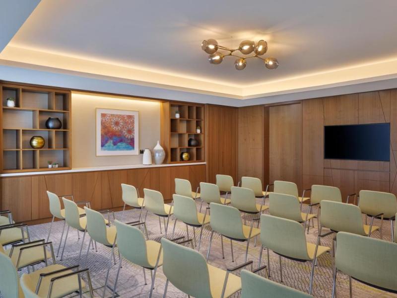 Doubletree By Hilton Sharjah Waterfront Hotel & Residences