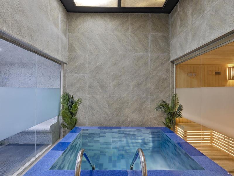 Anantara World Islands Dubai Resort