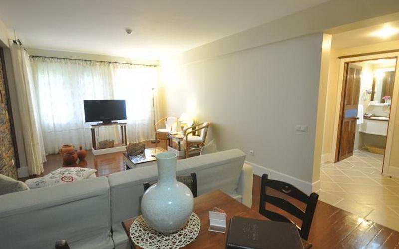 El Vino Hotel & Suites