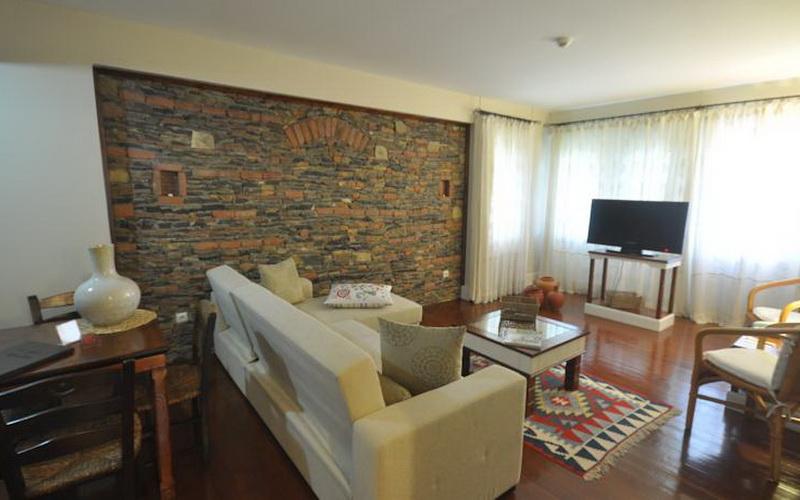 El Vino Hotel & Suites