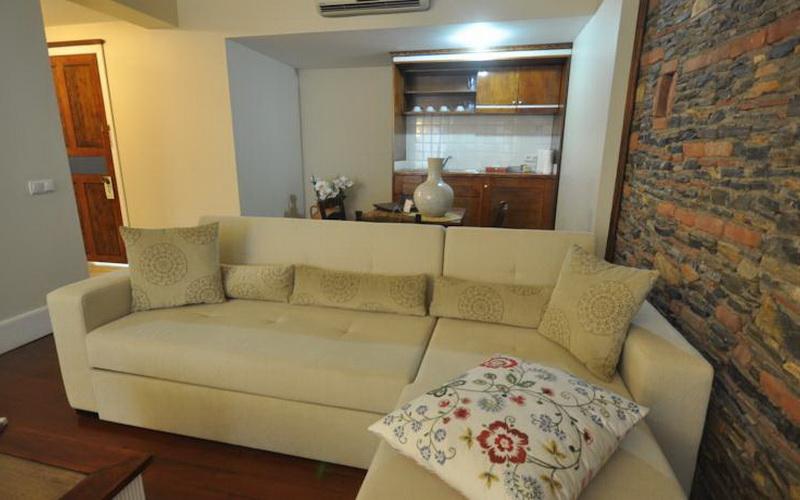 El Vino Hotel & Suites