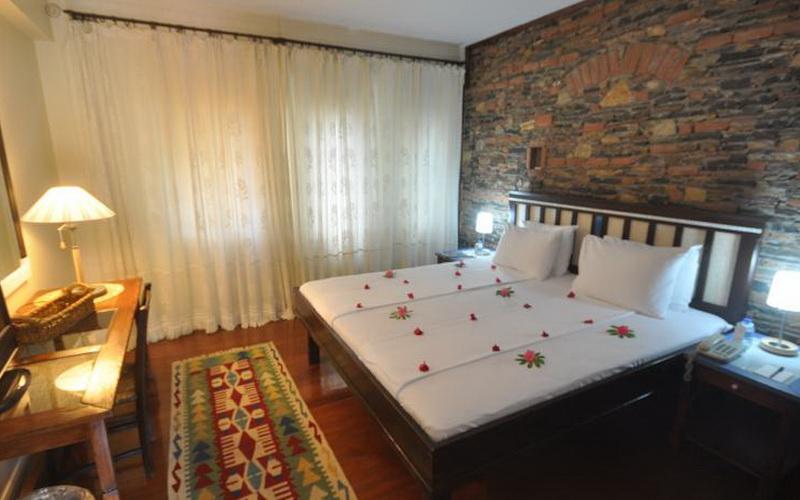 El Vino Hotel & Suites
