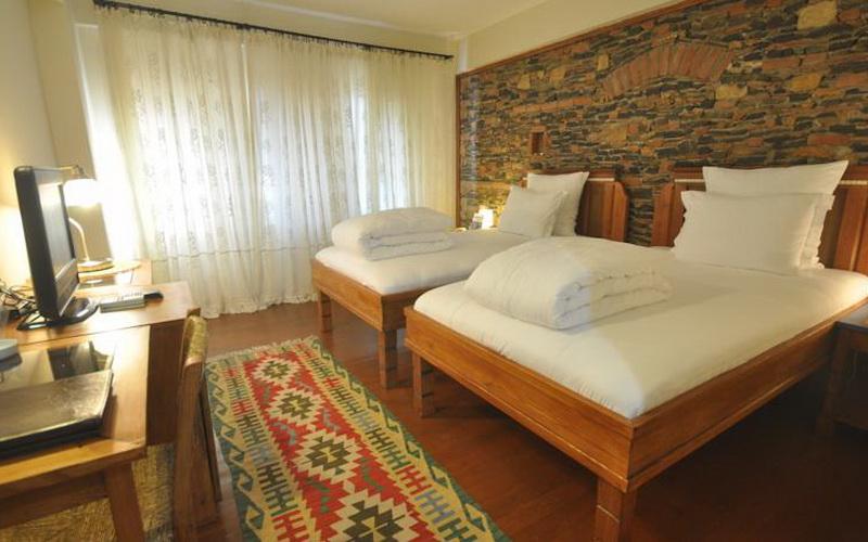 El Vino Hotel & Suites