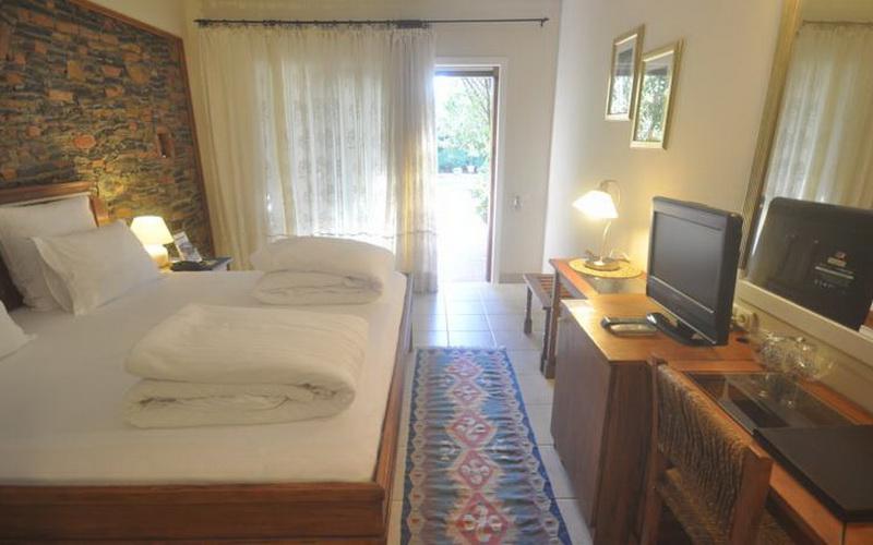 El Vino Hotel & Suites