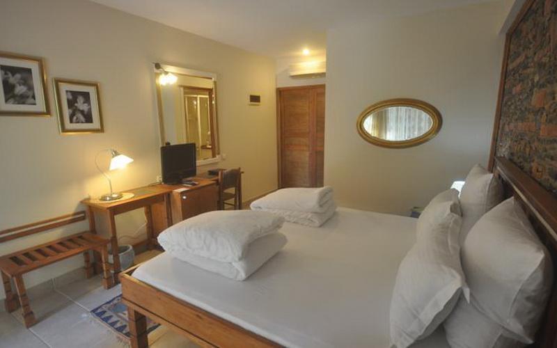 El Vino Hotel & Suites