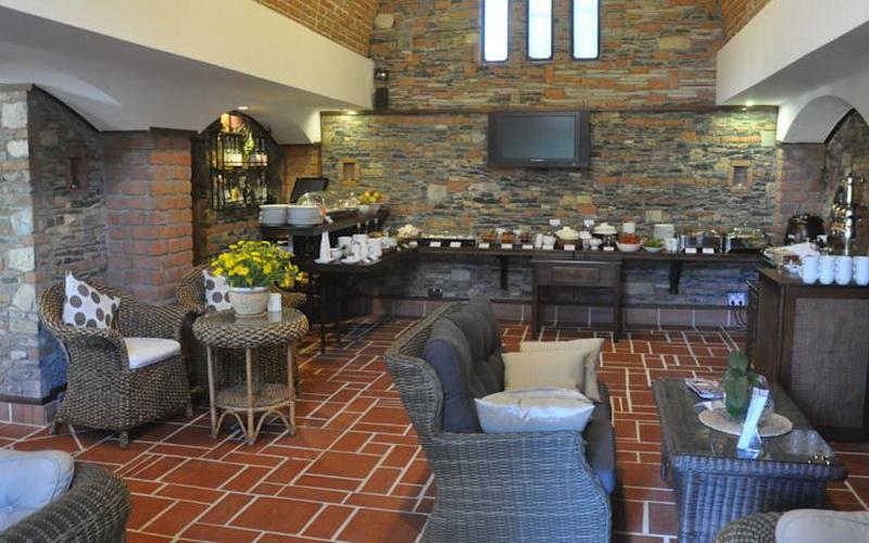 El Vino Hotel & Suites