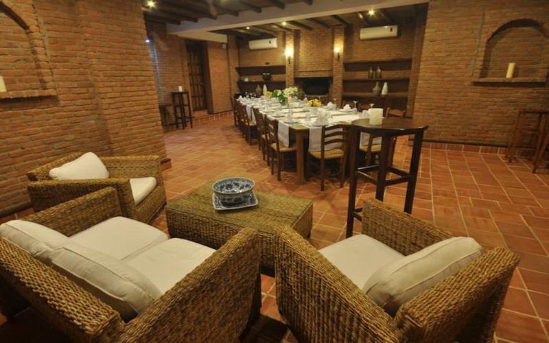 El Vino Hotel & Suites