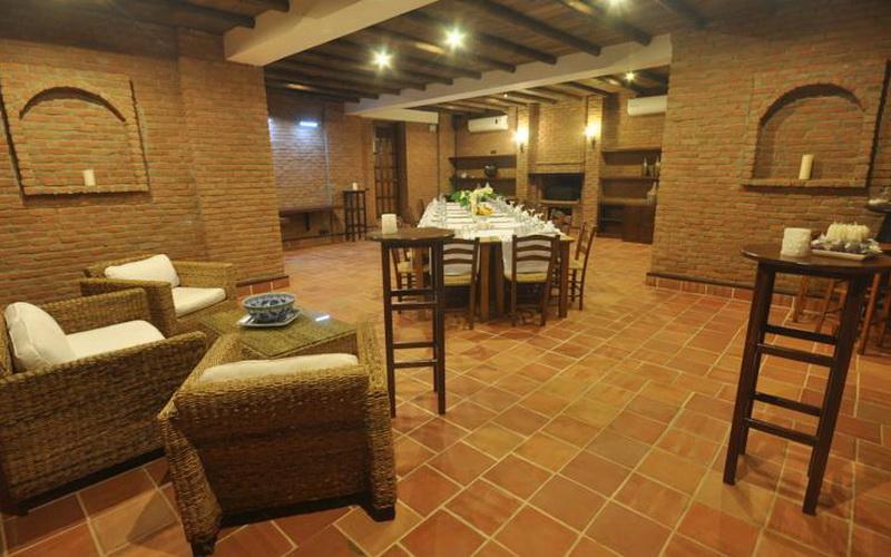 El Vino Hotel & Suites