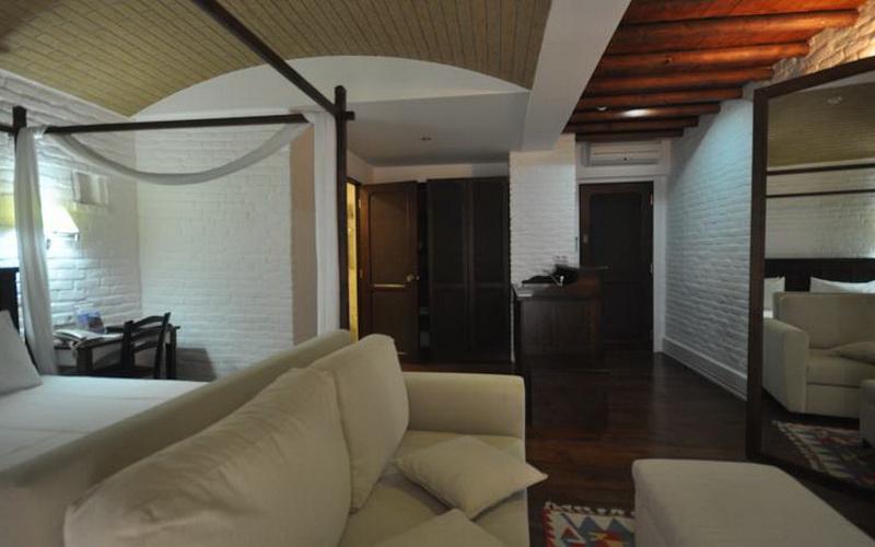 El Vino Hotel & Suites