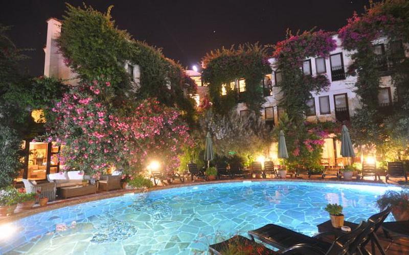 El Vino Hotel & Suites