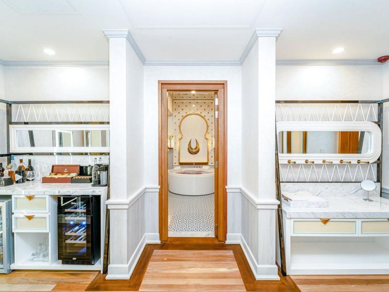 The Signature Collection by Hideaway