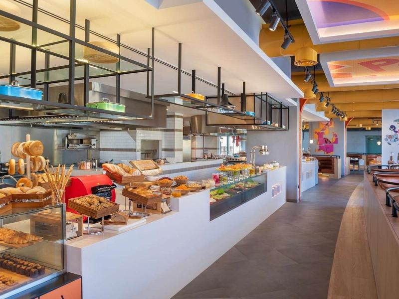 The WB Abu Dhabi, Curio Collection by Hilton