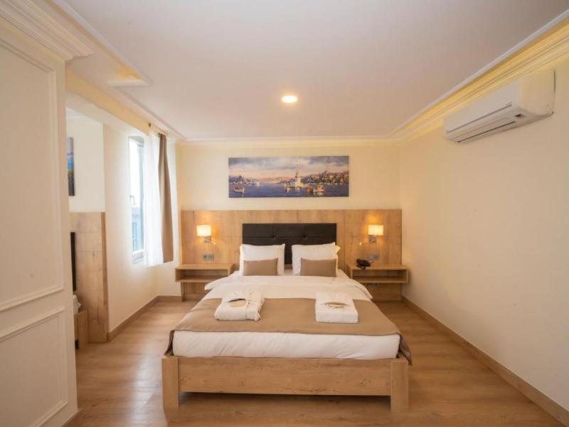 Porta Romanos Hotel