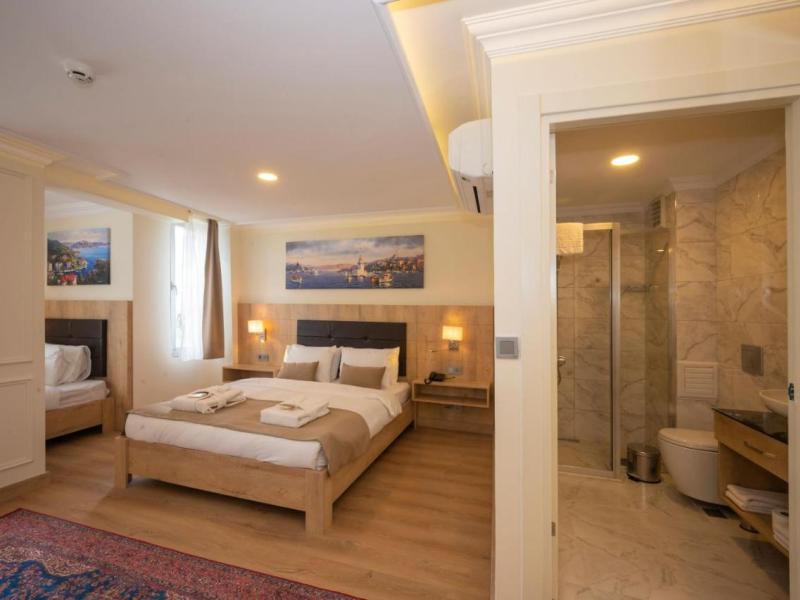 Porta Romanos Hotel