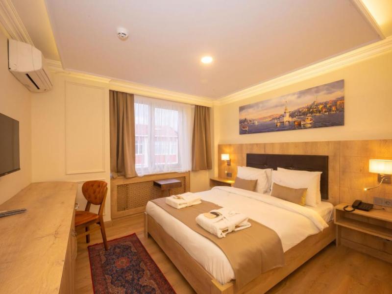 Porta Romanos Hotel