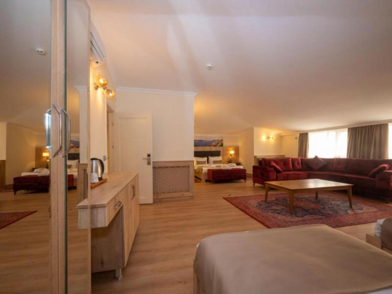 Porta Romanos Hotel