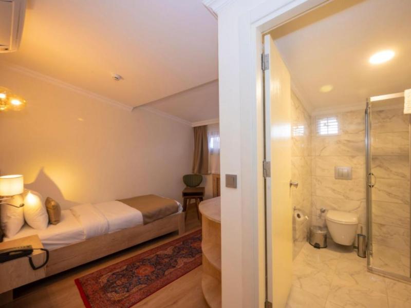 Porta Romanos Hotel