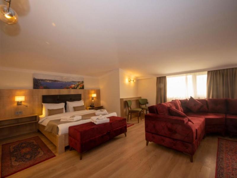 Porta Romanos Hotel
