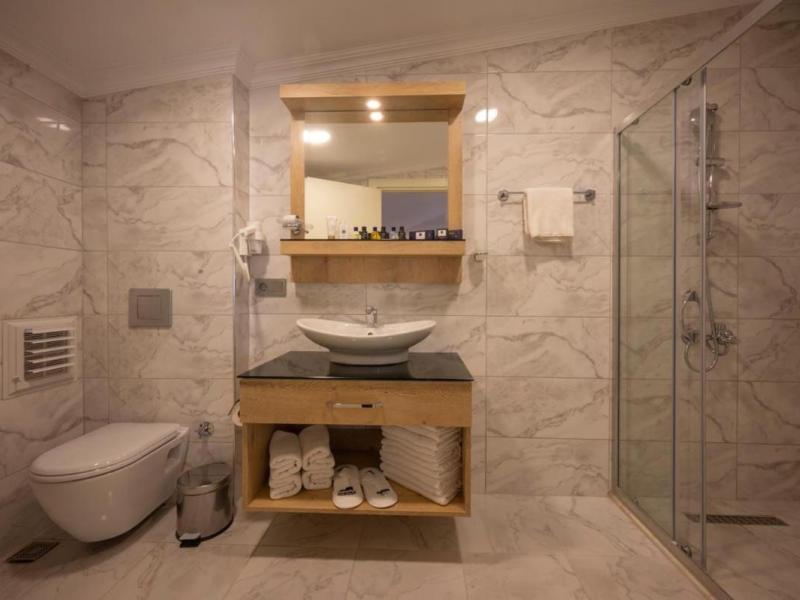 Porta Romanos Hotel