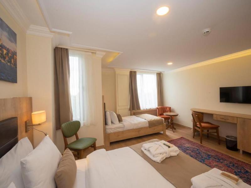 Porta Romanos Hotel