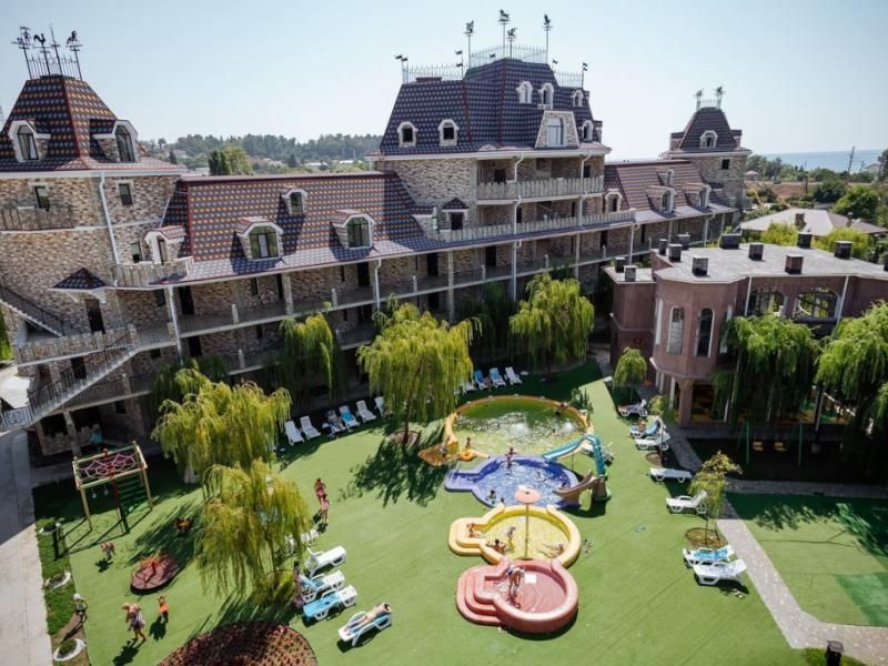 Замок у моря (Головинка)