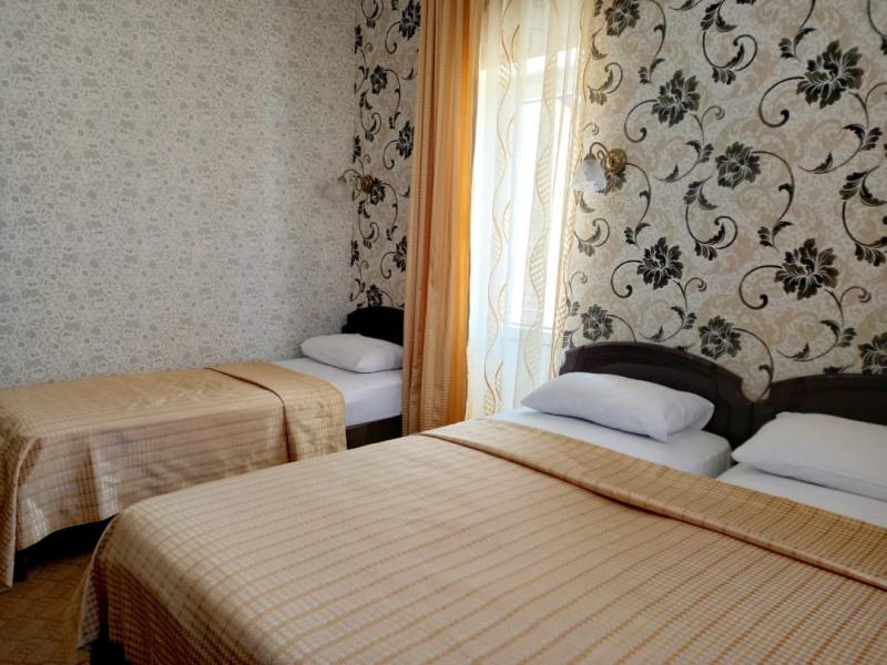 Эльбрус (ул. Богдана Хмельницкого)