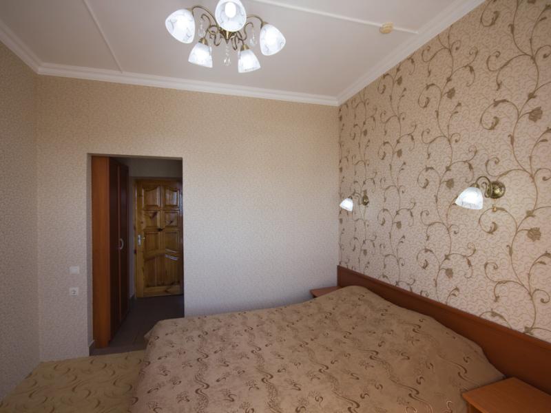 Эльбрус (ул. Богдана Хмельницкого)