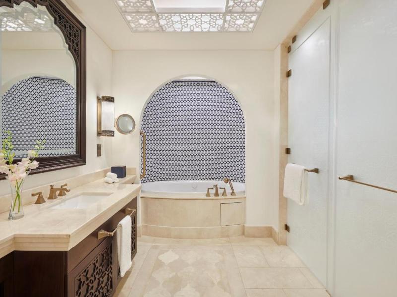 Hilton Salwa Beach Resort & Villas