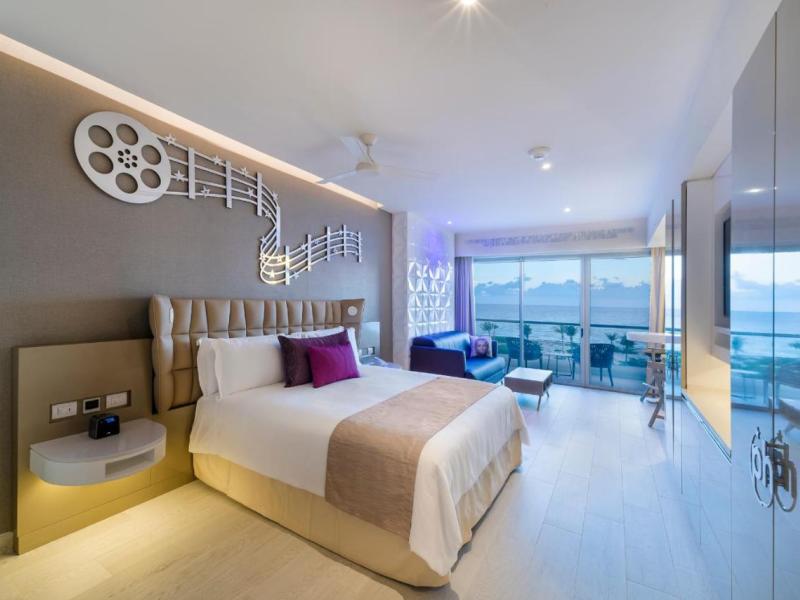 Planet Hollywood Adult Scene Cancun