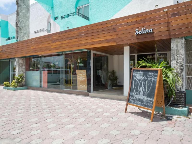 Selina Cancun Downtown Hotel and Hostel