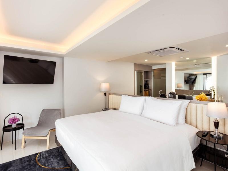 Anona Beachfront Phuket Resort