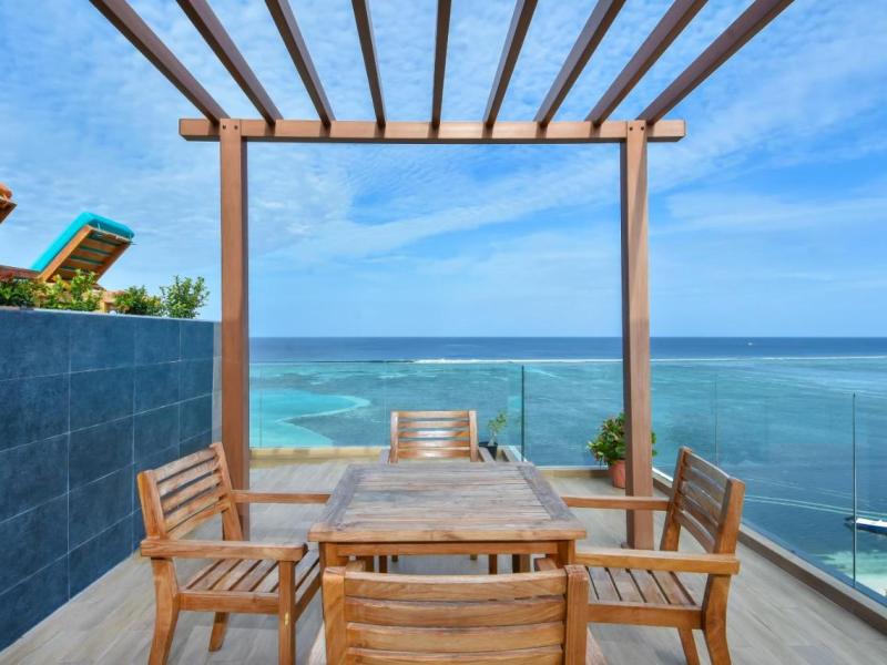 Triton Prestige Seaview and Spa