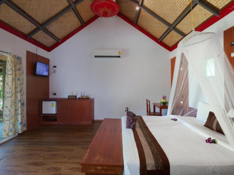 Phi Phi Long Beach Resort & Villa