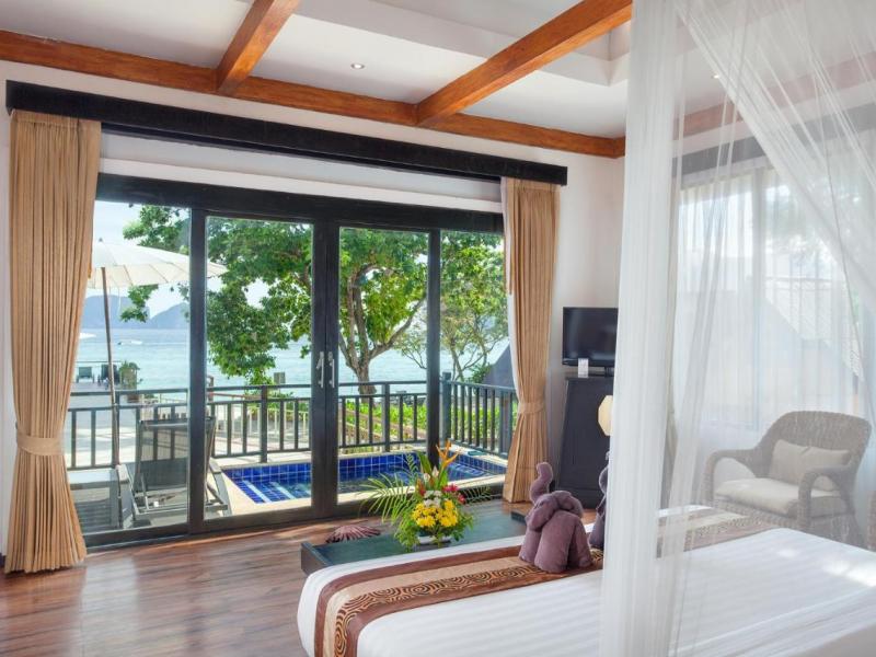 Phi Phi Long Beach Resort & Villa