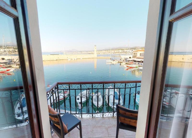 Porto Enetiko Suites