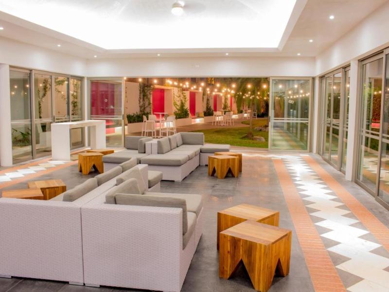 Plaza Pelicanos Club Beach Resort