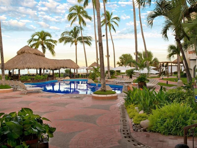 Plaza Pelicanos Grand Beach Resort