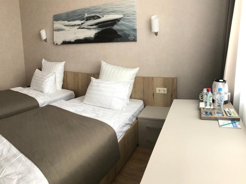 F911 Яхт Клуб Отель