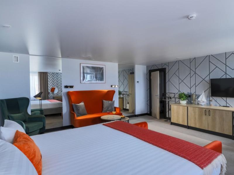 X-Room Hotel