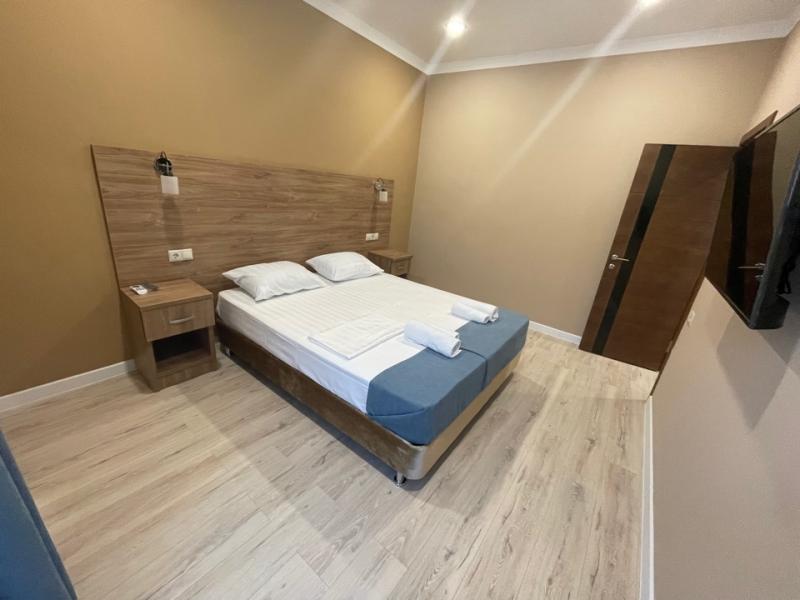 Отель Монарх