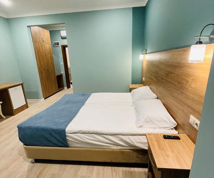 Отель Монарх