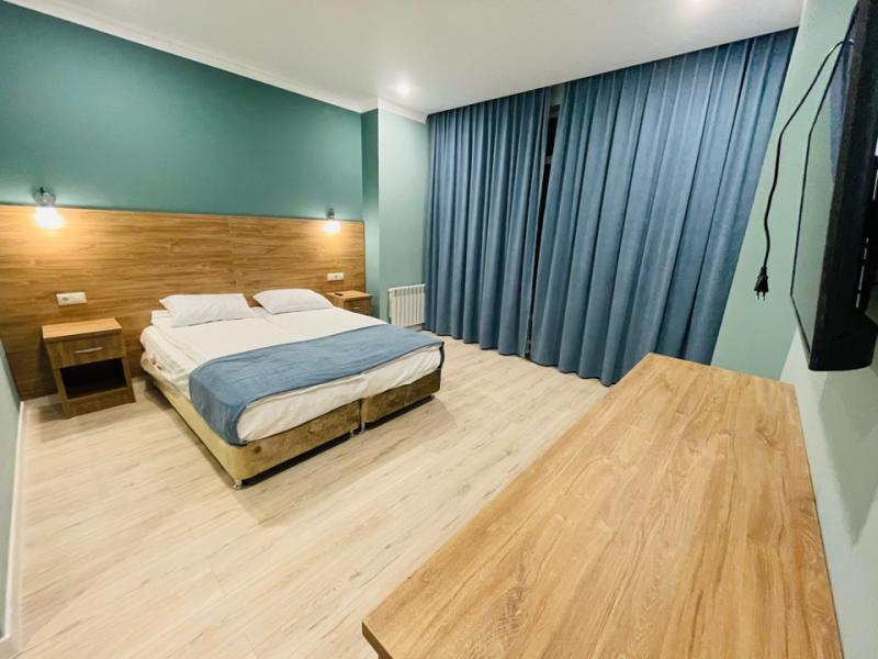 Отель Монарх