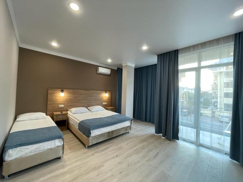 Отель Монарх