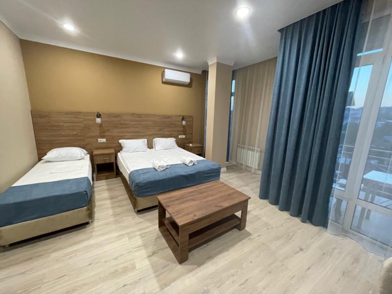 Отель Монарх