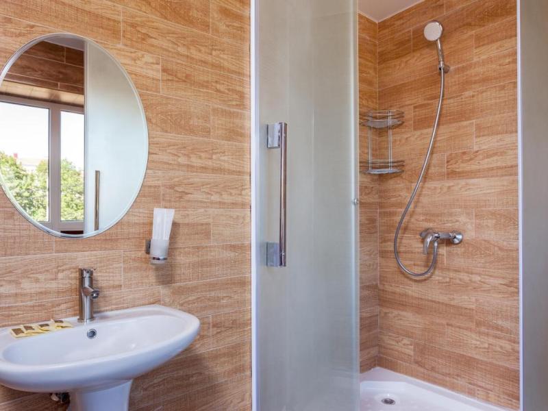 Мартон Лидер