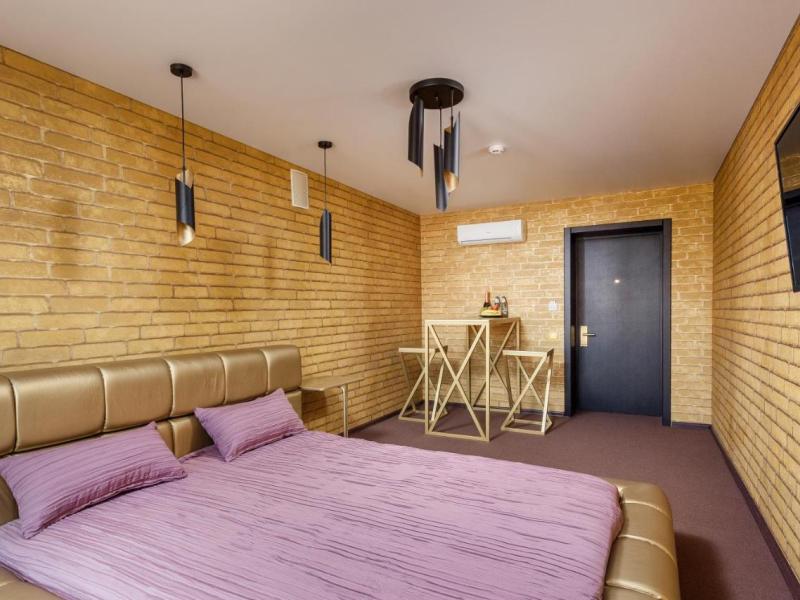 Мартон Лидер