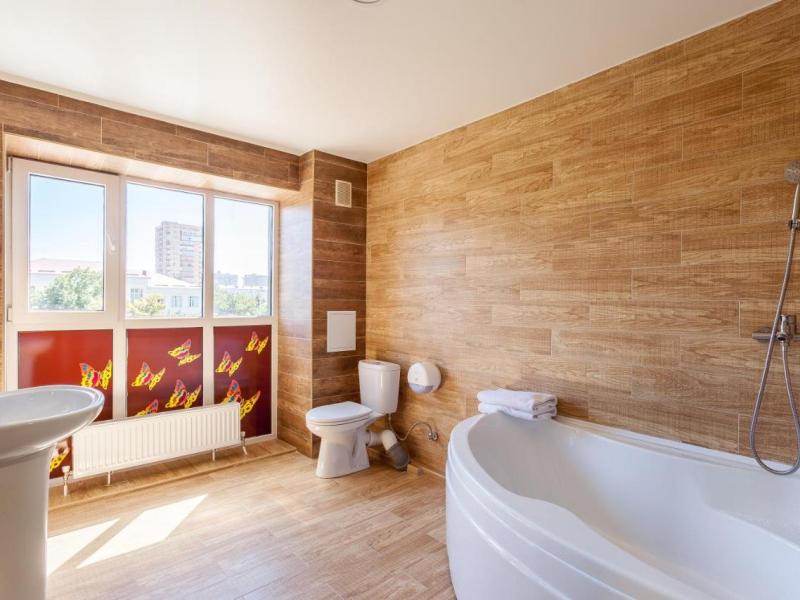 Мартон Лидер