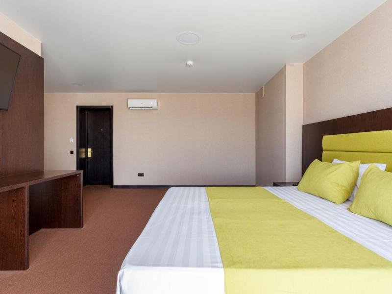 Мартон Лидер