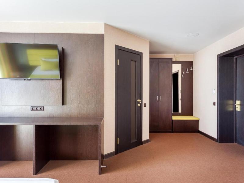 Мартон Лидер