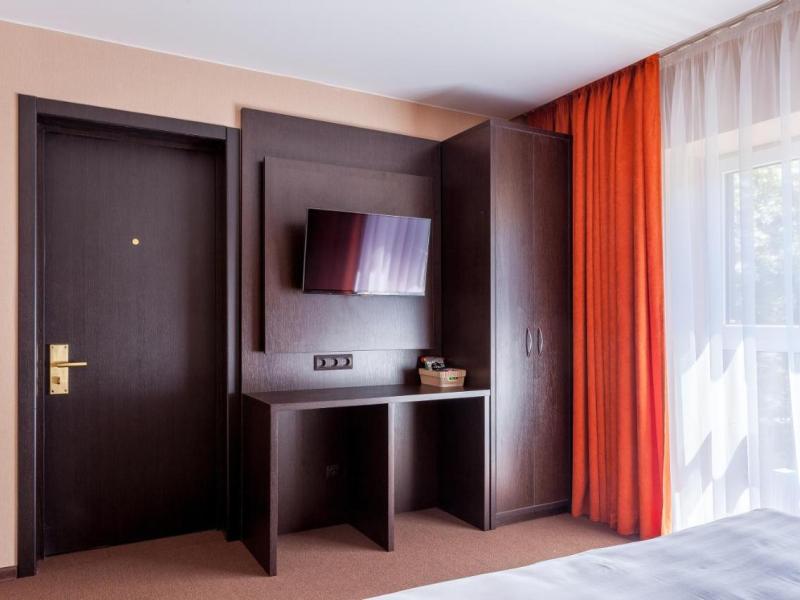 Мартон Лидер